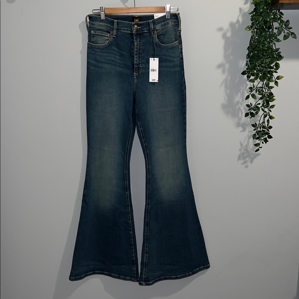 NWTS LEE HIGH-RISE EVER FIT FLARE JEANS (M) - Picture 5 of 14